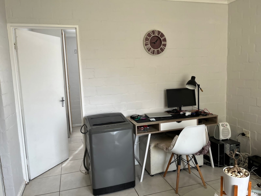 To Let 1 Bedroom Property for Rent in Table View Western Cape